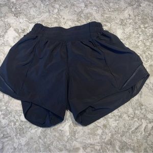 Women’s Size 2 Lululemon Hotty Hot Shorts